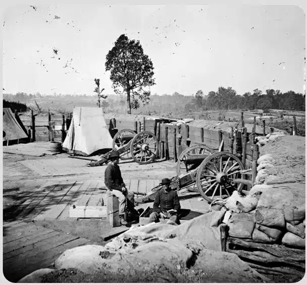 Period photo of artillerymen